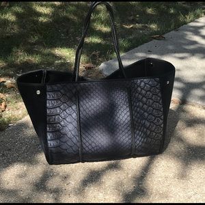 Haute Shore Greyson tote!